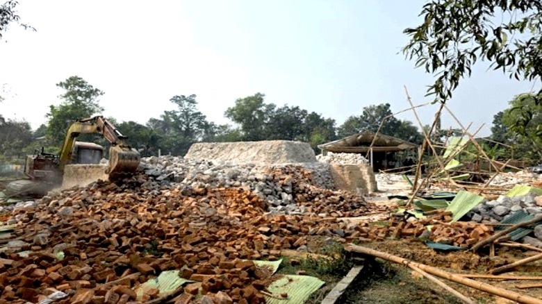 পুনরায় অবৈধ গ্যাস সংযোগ নেওয়ায় কুমিল্লায় চুন কারখানা গুঁড়িয়ে দিল বিজিডিসিএল