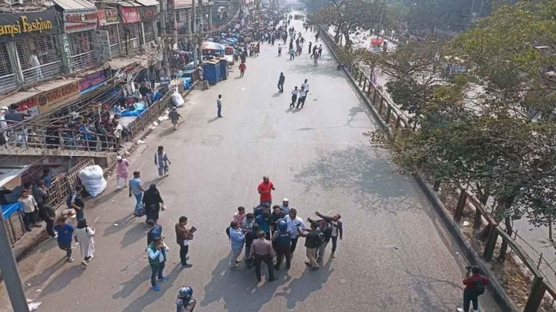 ফের সংঘর্ষে ঢাকা ও আইডিয়াল কলেজ শিক্ষার্থীরা