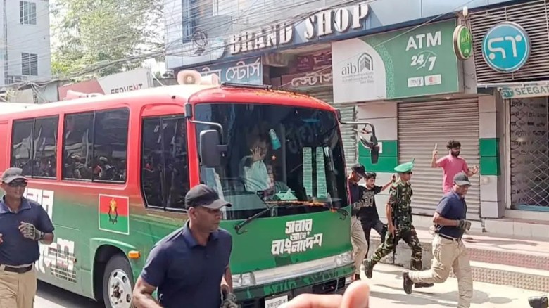 দুর্গাপূজার মণ্ডপ পরিদর্শনে রংপুরে প্রধানমন্ত্রী তারেক রহমান